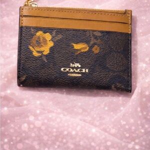Coach NWT Black and Tan Floral Card Holder keychain